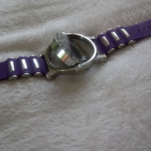 Watch - Picture 2 of 4